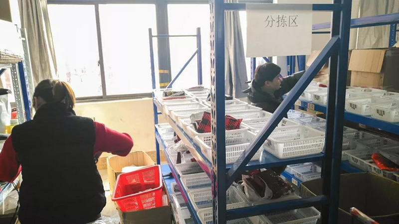 向老外出口圣誕用品，浙江義烏商人年銷數(shù)千萬(wàn)